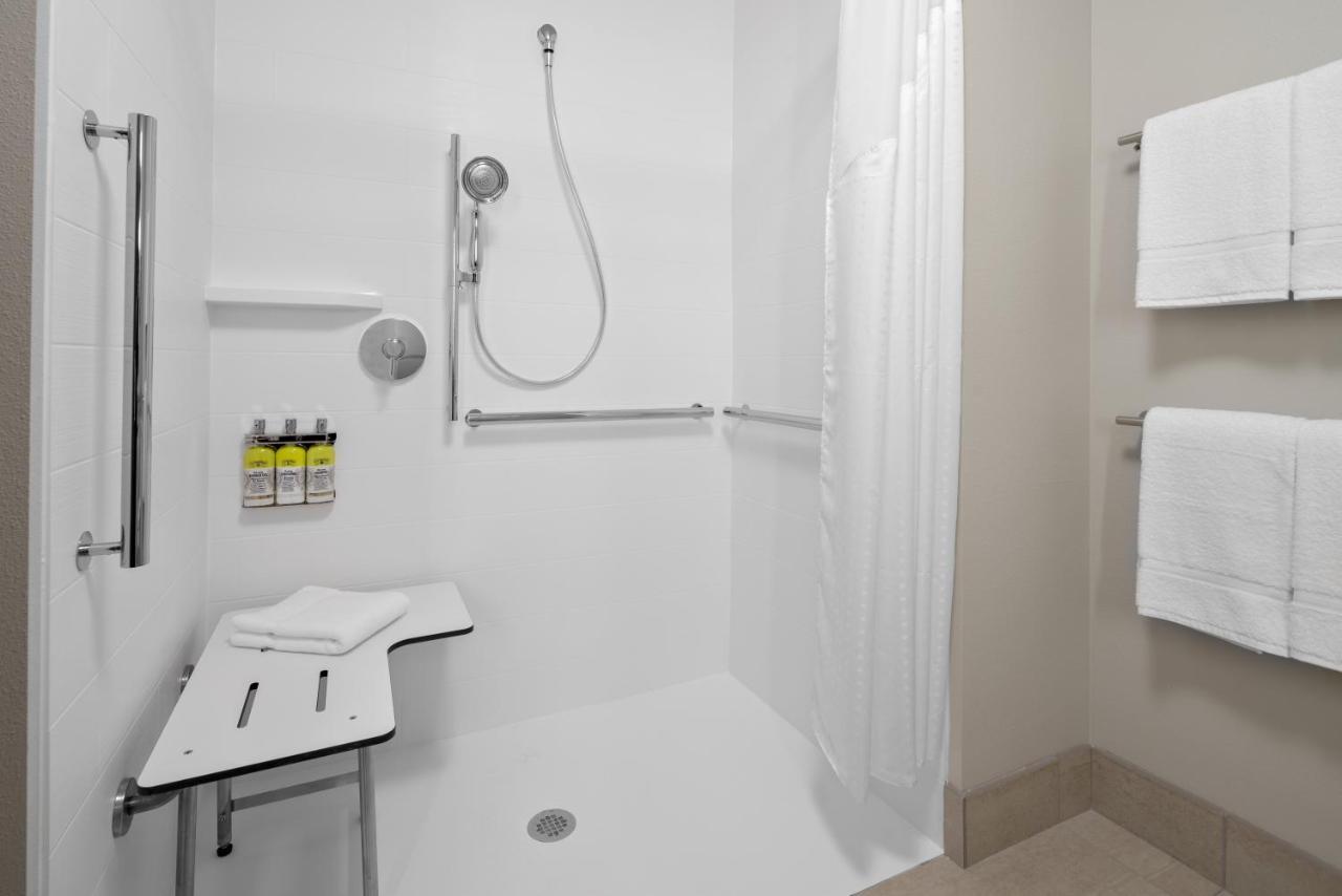 Holiday Inn Express & Suites - Elkhorn - Lake Geneva Area By Ihg Exterior photo