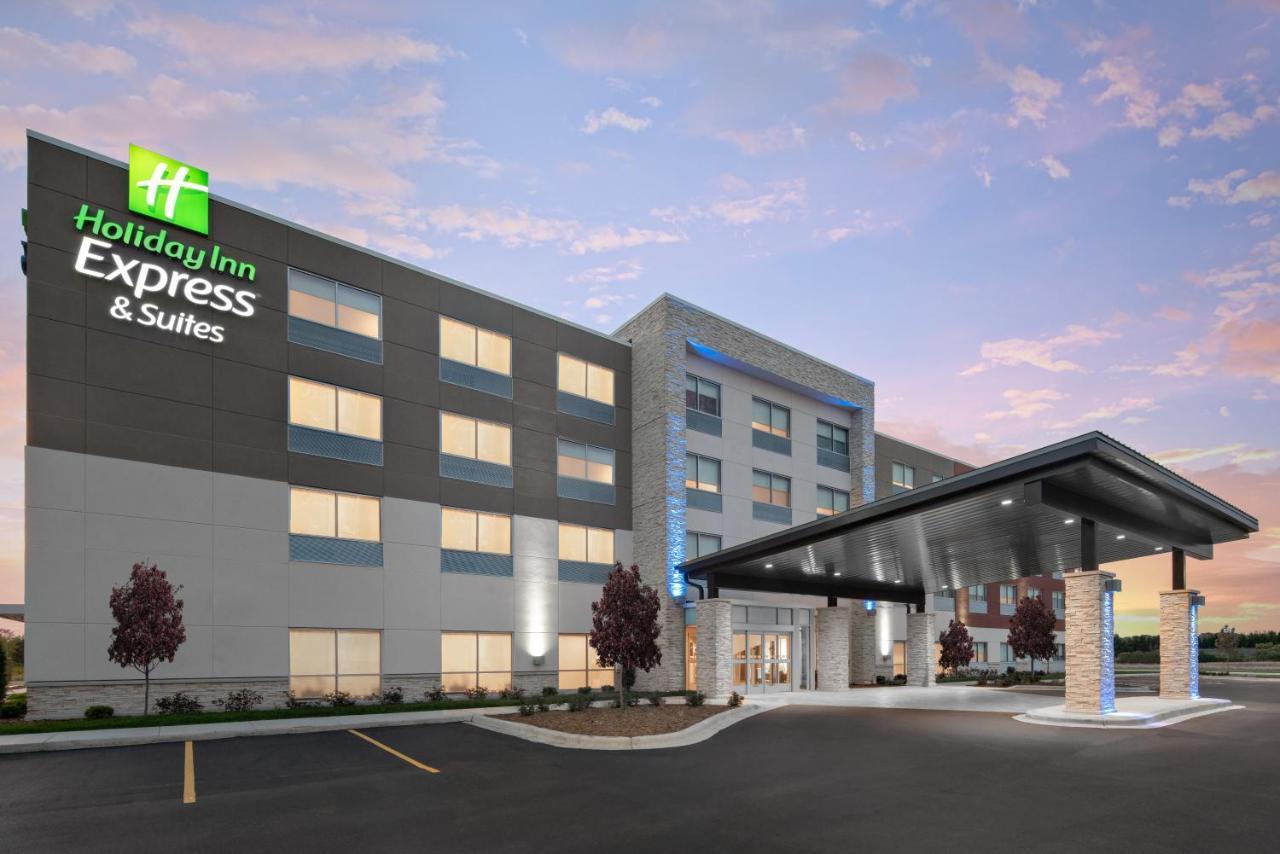 Holiday Inn Express & Suites - Elkhorn - Lake Geneva Area By Ihg Exterior photo